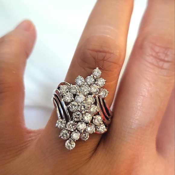 2-carat Diamond Ring in Platinum900 setting [US 5.5] - Picture 4 of 11